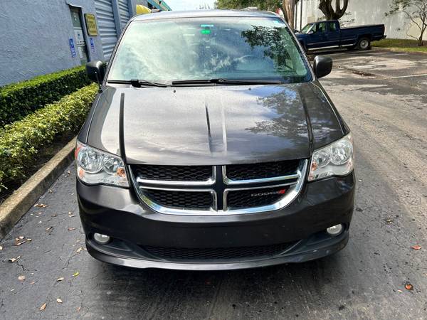 2017 Dodge, dovoz USA — foto 2 z 12