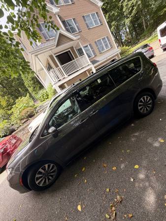 2021 Chrysler, dovoz USA — foto 2 z 12