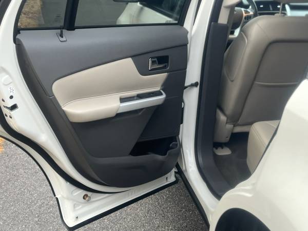 2013 Ford, dovoz USA — foto 9 z 12