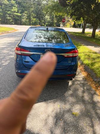2017 Ford, dovoz USA — foto 2 z 12