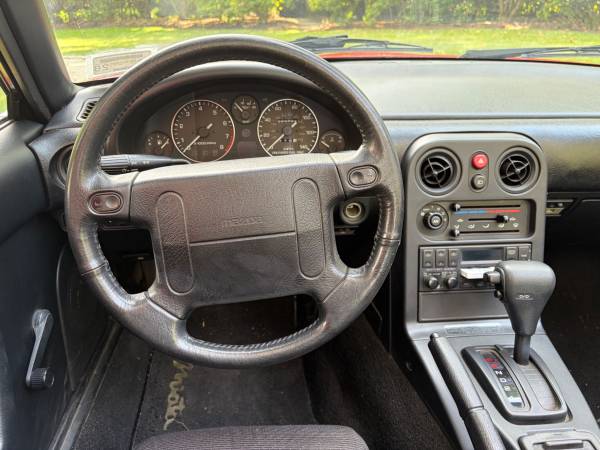 1990 Mazda, červená, dovoz USA — foto 11 z 12
