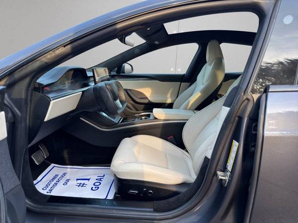 2022 Tesla, dovoz USA — foto 9 z 12