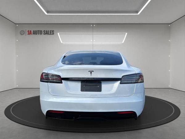 2022 Tesla, dovoz USA — foto 4 z 12