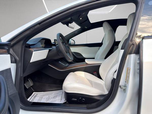 2022 Tesla, dovoz USA — foto 9 z 12