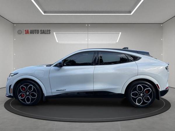 2021 Ford, dovoz USA — foto 2 z 12