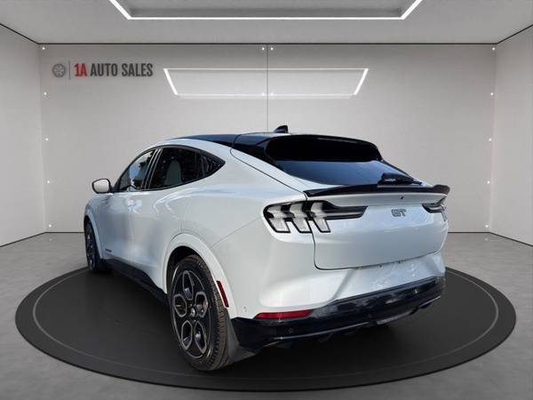 2021 Ford, dovoz USA — foto 3 z 12