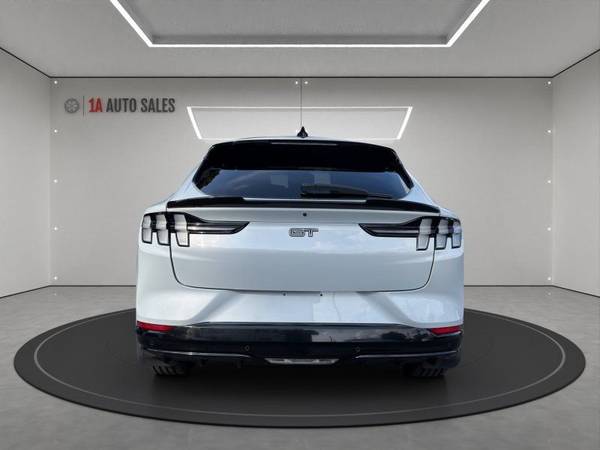 2021 Ford, dovoz USA — foto 4 z 12