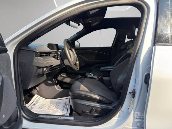 2021 Ford, dovoz USA — foto 9 z 12
