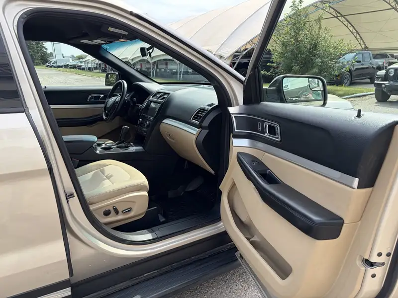 2017 Ford Explorer XLT| REMOTE START|, zlatá, 180 983 km, dovoz Kanada — foto 10 z 12