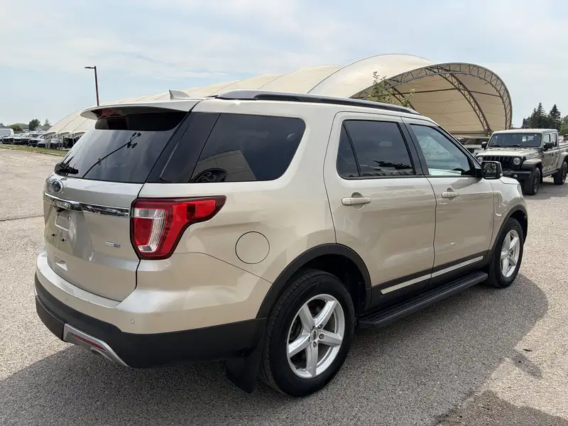 2017 Ford Explorer XLT| REMOTE START|, zlatá, 180 983 km, dovoz Kanada — foto 5 z 12