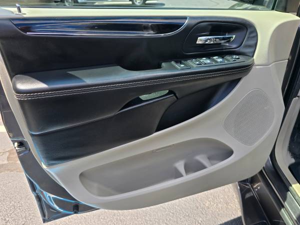 2017 Dodge, dovoz USA — foto 11 z 12