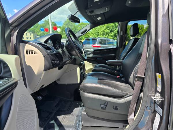 2017 Dodge, dovoz USA — foto 12 z 12