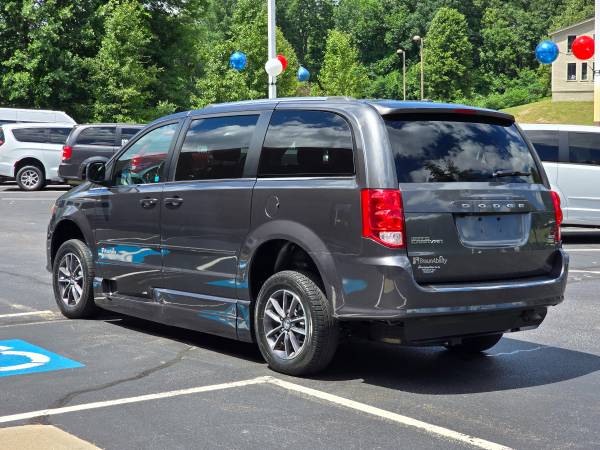 2017 Dodge, dovoz USA — foto 5 z 12