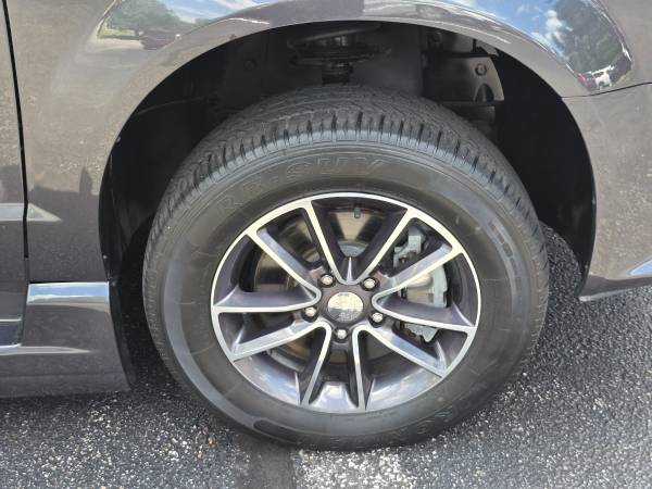 2017 Dodge, dovoz USA — foto 8 z 12