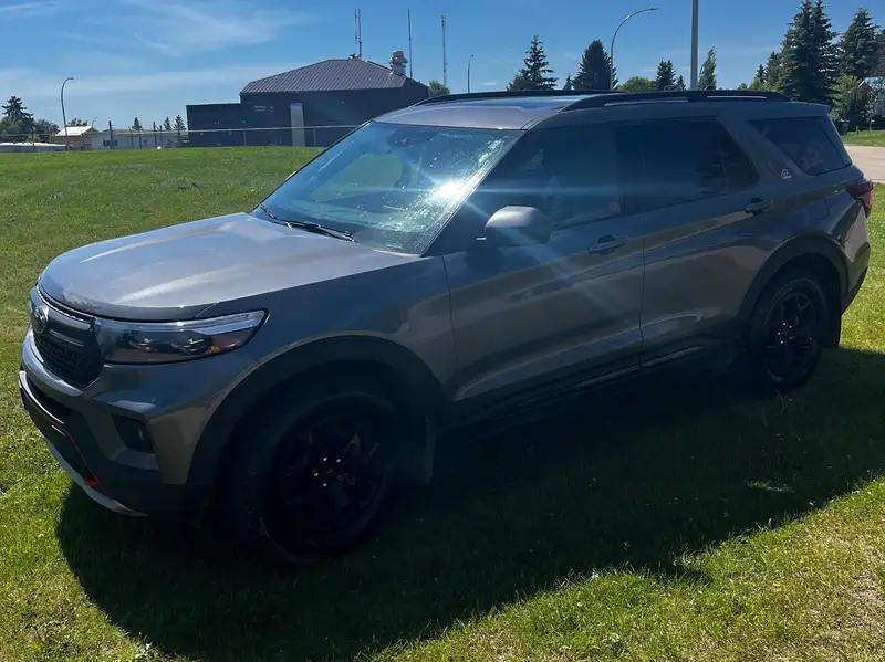 2022 Ford Explorer Timberline, šedá, 153 785 km, dovoz Kanada — foto 2 z 7