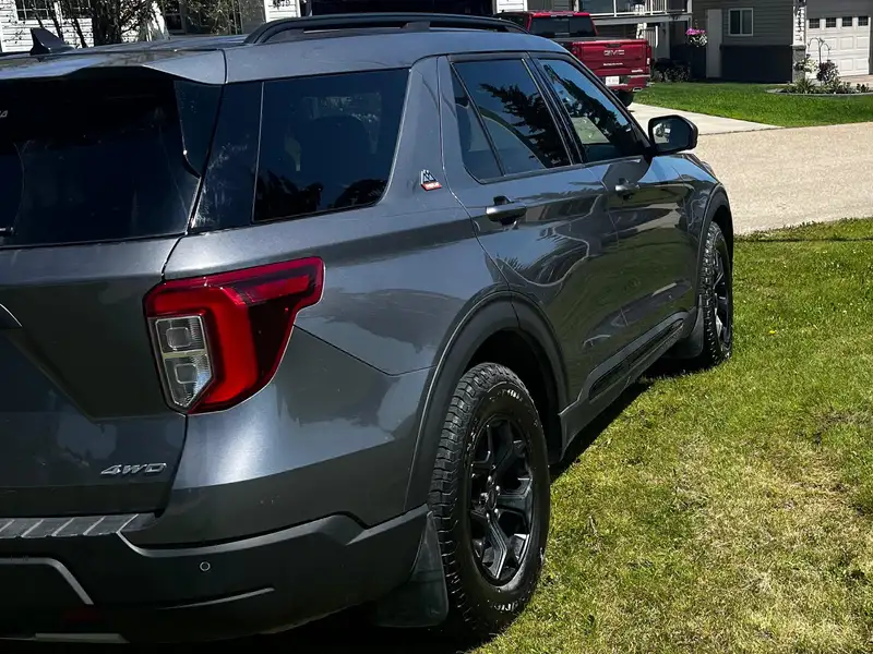 2022 Ford Explorer Timberline, šedá, 153 785 km, dovoz Kanada — foto 3 z 7
