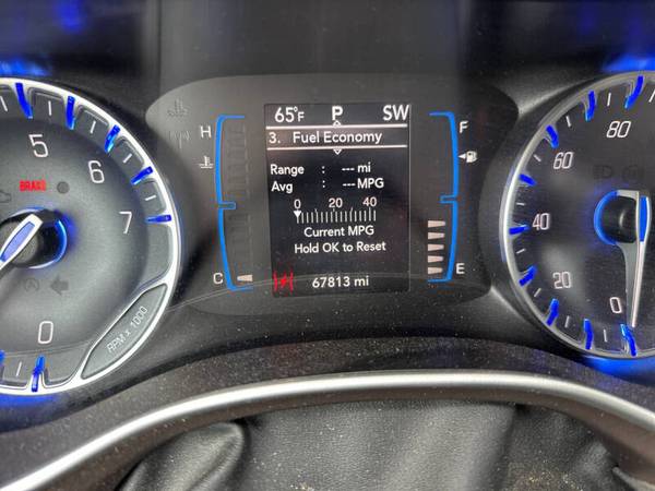 2017 Chrysler, dovoz USA — foto 7 z 8