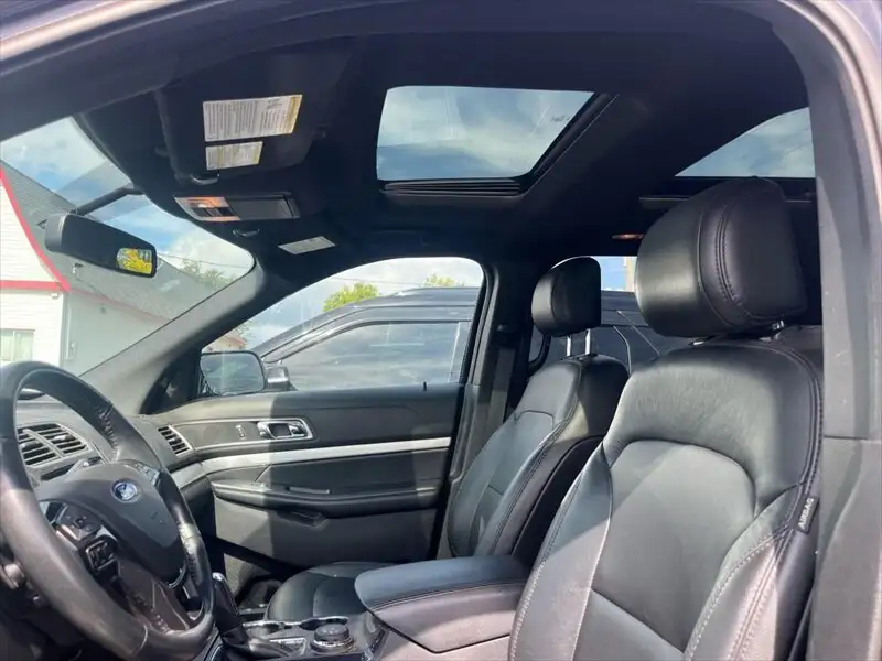 2017 Ford Explorer XLT, černá, 181 617 km, dovoz Kanada — foto 2 z 3