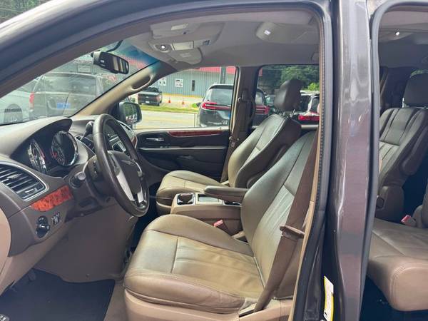 2016 Chrysler, dovoz USA — foto 10 z 12