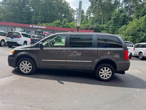 2016 Chrysler, dovoz USA — foto 7 z 12