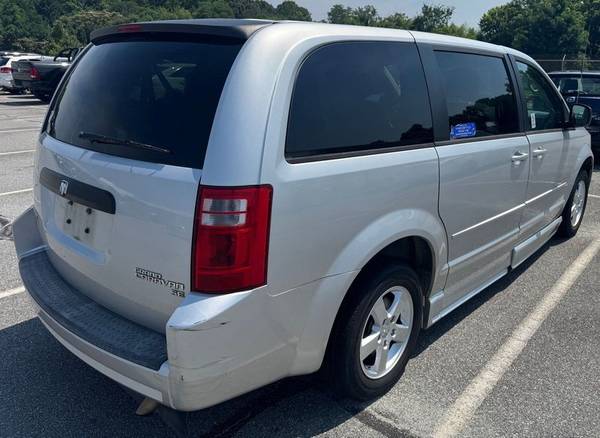 2010 Dodge, dovoz USA — foto 4 z 6