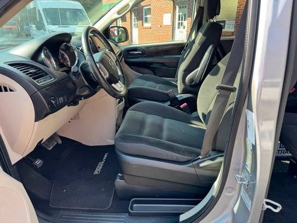 2017 Dodge, dovoz USA — foto 11 z 12