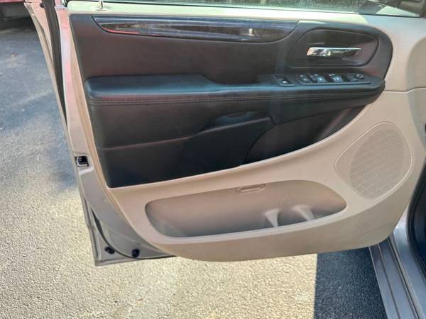 2017 Dodge, dovoz USA — foto 12 z 12