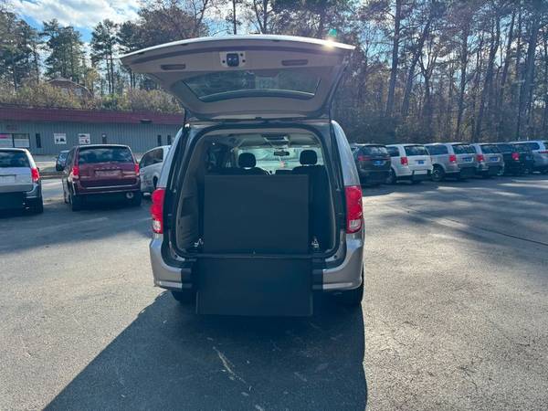2017 Dodge, dovoz USA — foto 3 z 12