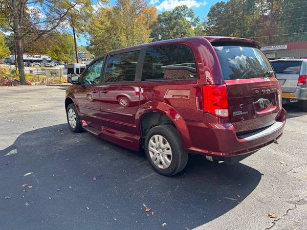 2016 Dodge, dovoz USA — foto 10 z 12