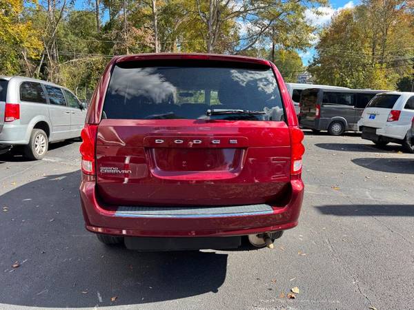 2016 Dodge, dovoz USA — foto 11 z 12
