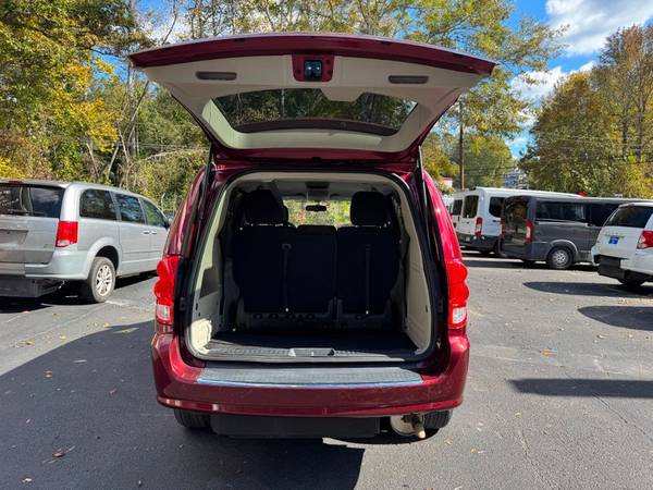 2016 Dodge, dovoz USA — foto 12 z 12