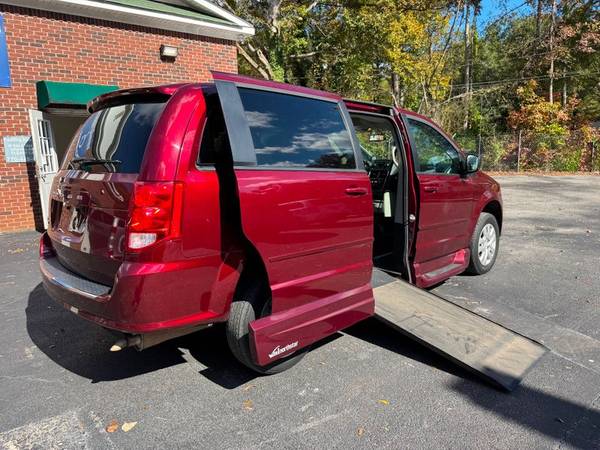 2016 Dodge, dovoz USA — foto 3 z 12