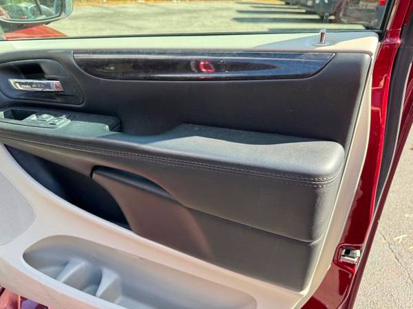 2016 Dodge, dovoz USA — foto 5 z 12