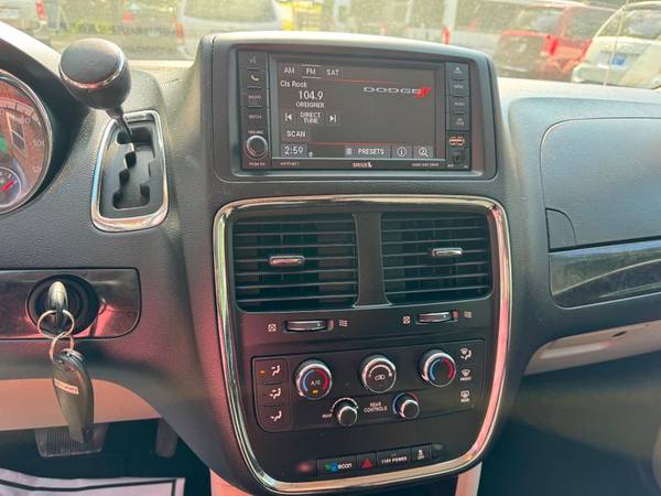 2017 Dodge, dovoz USA — foto 12 z 12
