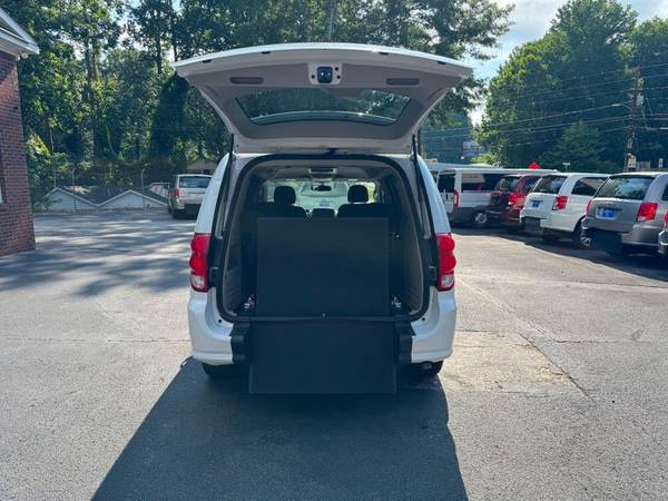2017 Dodge, dovoz USA — foto 3 z 12
