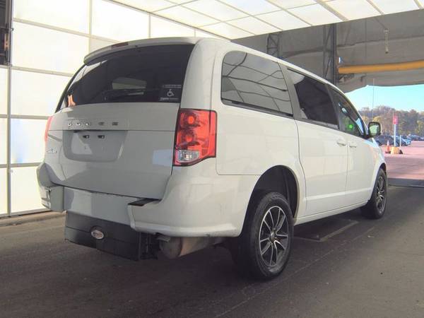 2018 Dodge, dovoz USA — foto 4 z 12