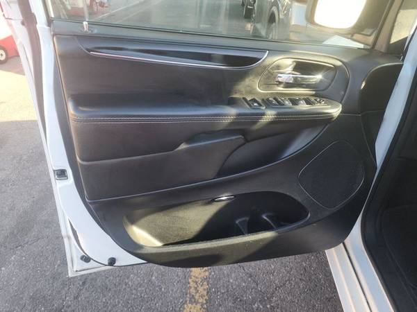 2018 Dodge, dovoz USA — foto 9 z 12