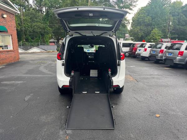 2026 Chrysler, dovoz USA — foto 2 z 12