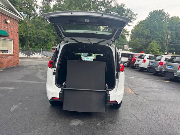 2026 Chrysler, dovoz USA — foto 3 z 12