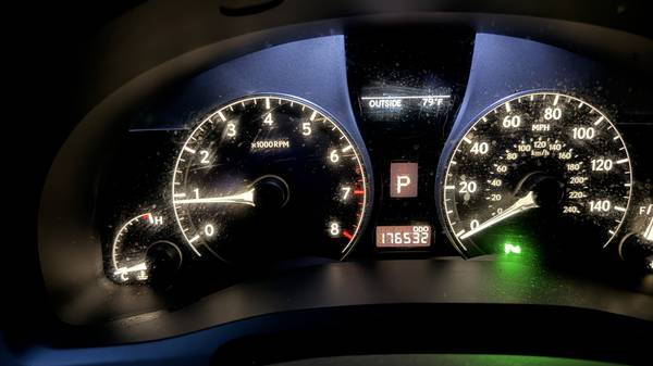 2012 Lexus, dovoz USA — foto 2 z 12