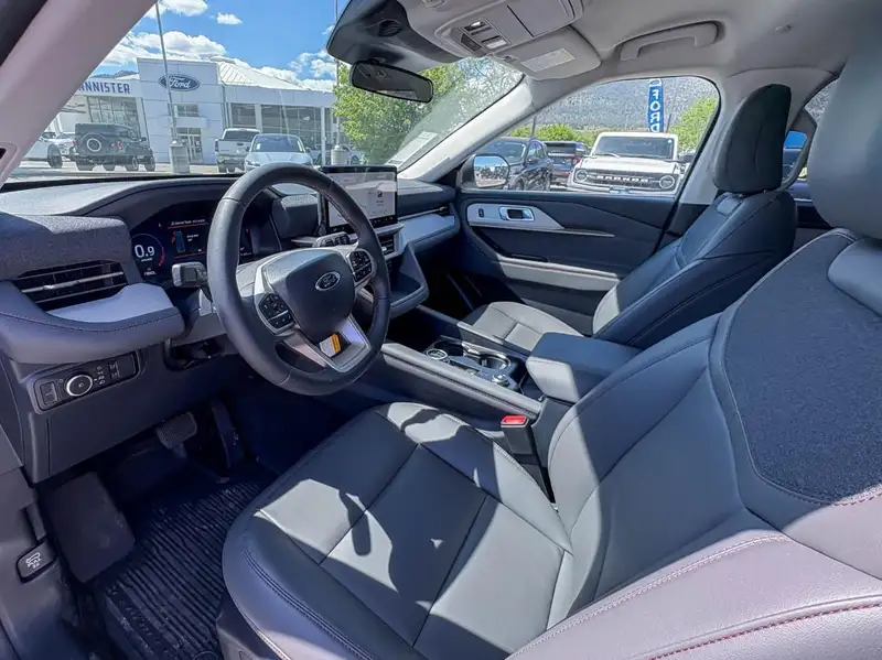2026 Ford Explorer Active, bílá, 14 km, dovoz Kanada — foto 11 z 12