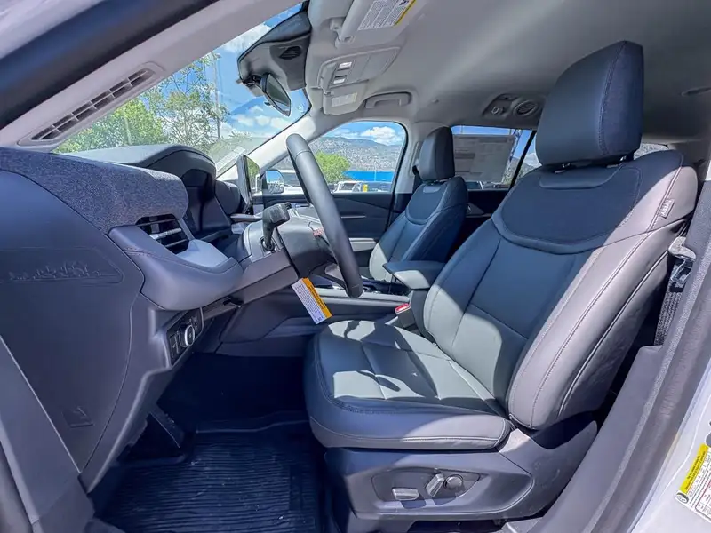 2026 Ford Explorer Active, bílá, 14 km, dovoz Kanada — foto 12 z 12