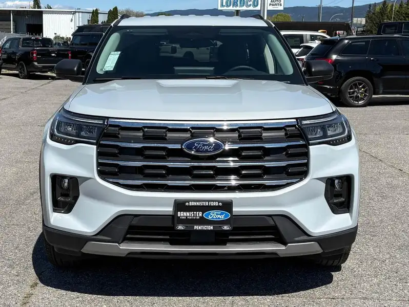 2026 Ford Explorer Active, bílá, 14 km, dovoz Kanada — foto 2 z 12