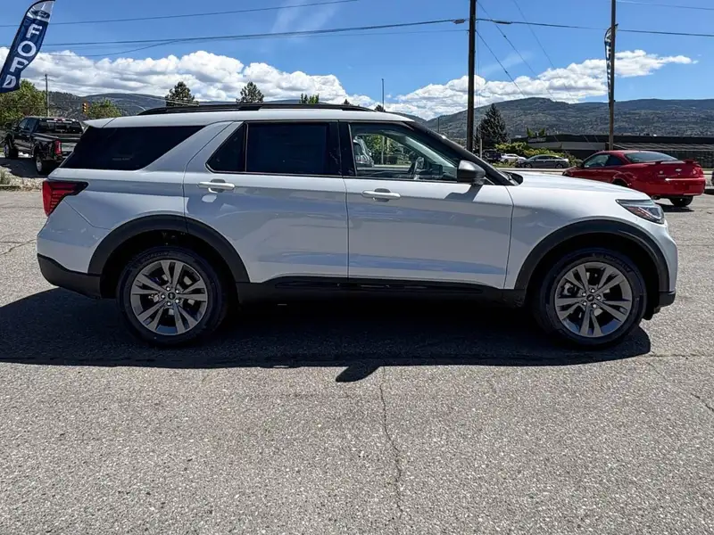 2026 Ford Explorer Active, bílá, 14 km, dovoz Kanada — foto 4 z 12