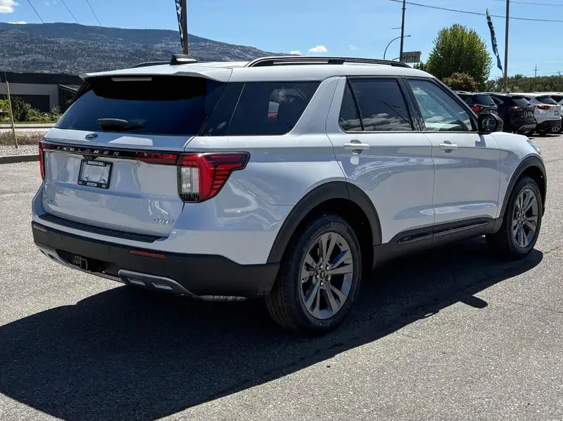2026 Ford Explorer Active, bílá, 14 km, dovoz Kanada — foto 5 z 12
