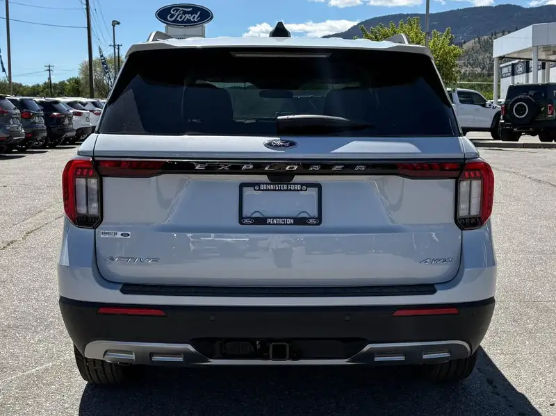 2026 Ford Explorer Active, bílá, 14 km, dovoz Kanada — foto 6 z 12