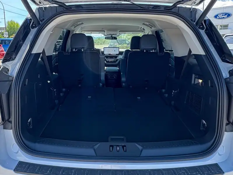 2026 Ford Explorer Active, bílá, 14 km, dovoz Kanada — foto 7 z 12