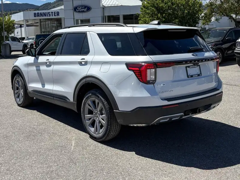 2026 Ford Explorer Active, bílá, 14 km, dovoz Kanada — foto 9 z 12