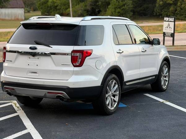 2017 Ford, dovoz USA — foto 2 z 7