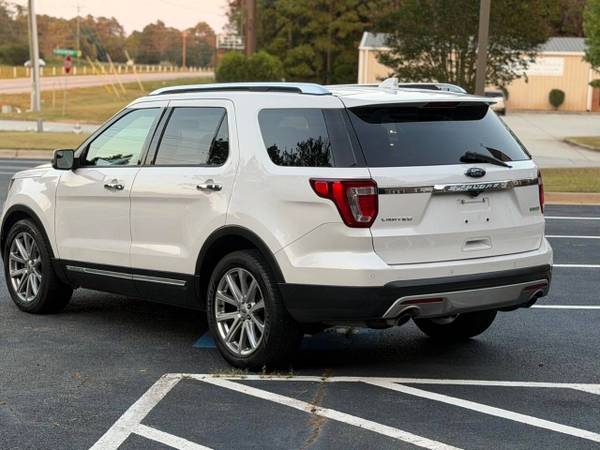 2017 Ford, dovoz USA — foto 3 z 7
